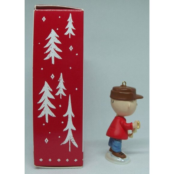 Hallmark Ornament 2015 Keepsake Peanuts Charlie Brown Decking The Tree - Picture 6 of 9